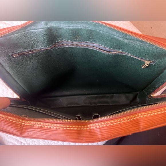 Louis Vuitton EPI Cognac Briefcase VI0924 - Picture 9 of 16